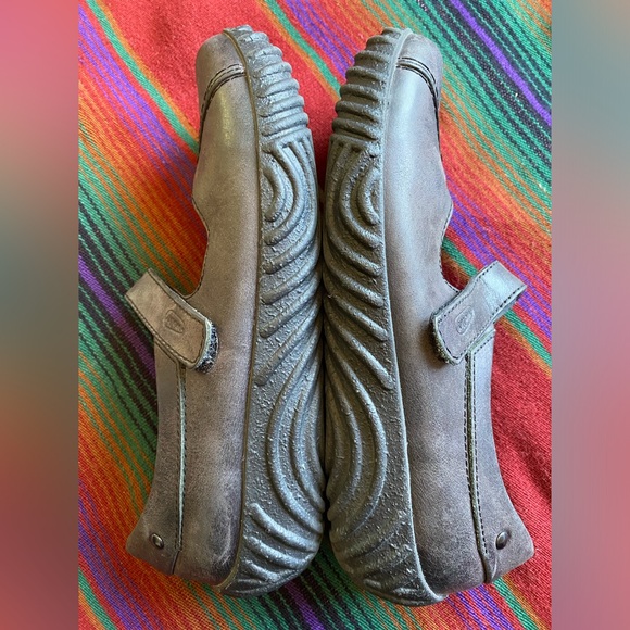 Wolky Leather Maryjane Shoes. Velcro closure. Size 7 US. Charcoal. Like new! - Picture 4 of 12